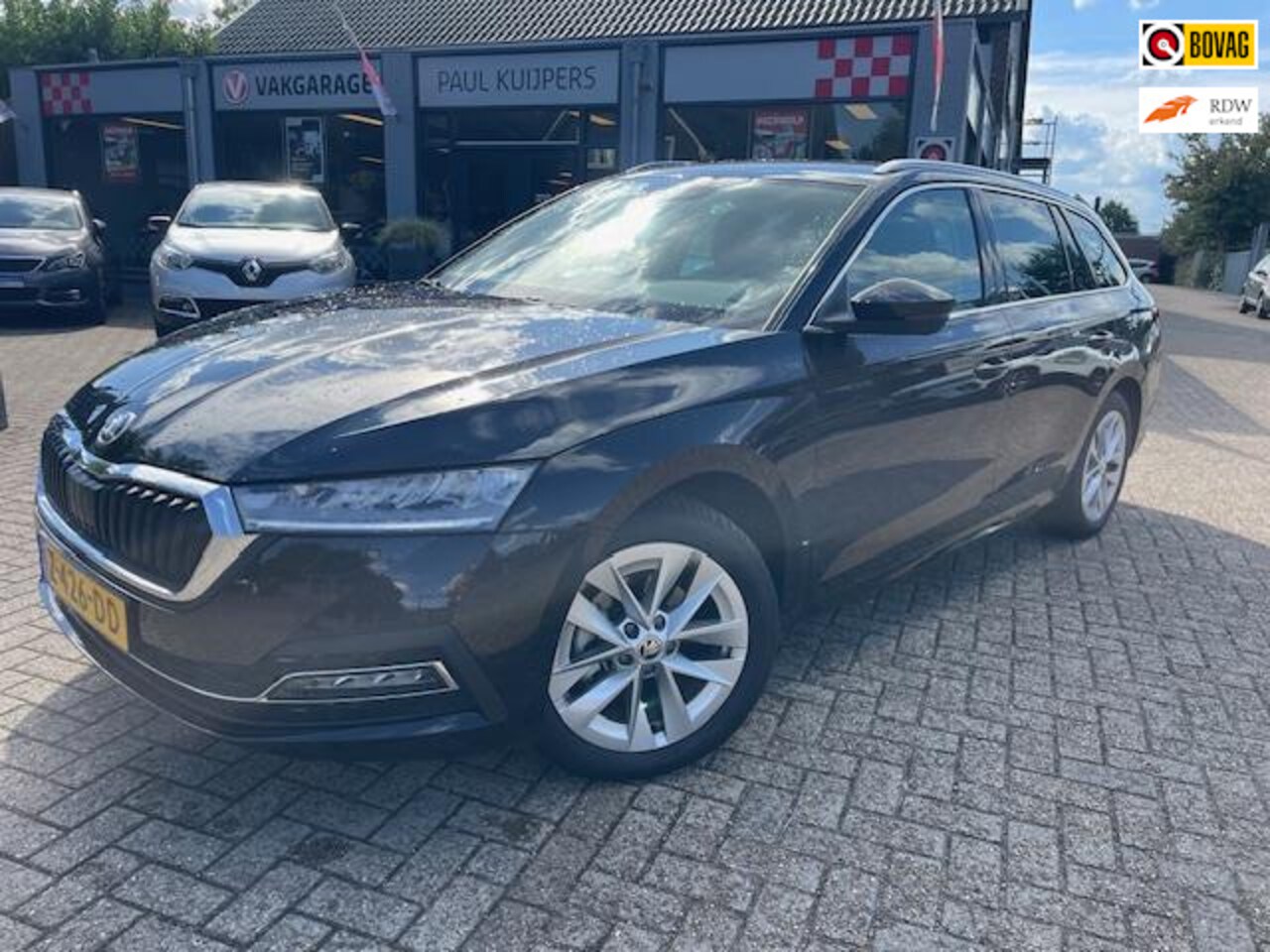 Skoda Octavia Combi - 1.0 TSI 110pk Business Edition Plus *17" LM-velg + navi + keyless* - AutoWereld.nl