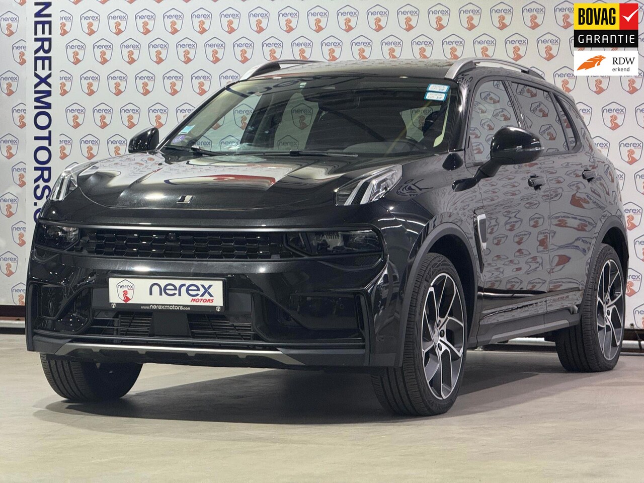 Lynk & Co 01 - 1.5/PANO/360CAM/AUTO-PILOT/MEMORY/APPLE-CARPLAY/BLACKONBLACK - AutoWereld.nl