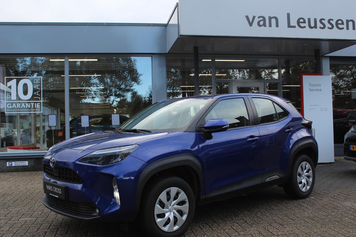 Toyota Yaris Cross - 1.5 HYBRID APPLE/ANDROID AD-CRUISE DAB CLIMA PAS.STOEL IN HOOGTE VERSTELBAAR - AutoWereld.nl