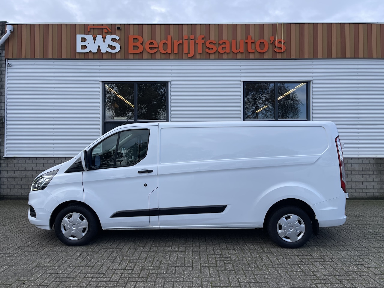 Ford Transit Custom - 300 2.0 TDCI 130pk L2H1 Trend / vaste prijs rijklaar € 14.950 ex btw / euro 6 / bpm vrij / - AutoWereld.nl