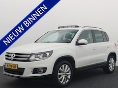 Volkswagen Tiguan - 1.4 TSI Sport&Style TREKHAAK / PANORAMADAK / XENON / STOELVERW / NAVI / CLIMA / PDC / CRUI