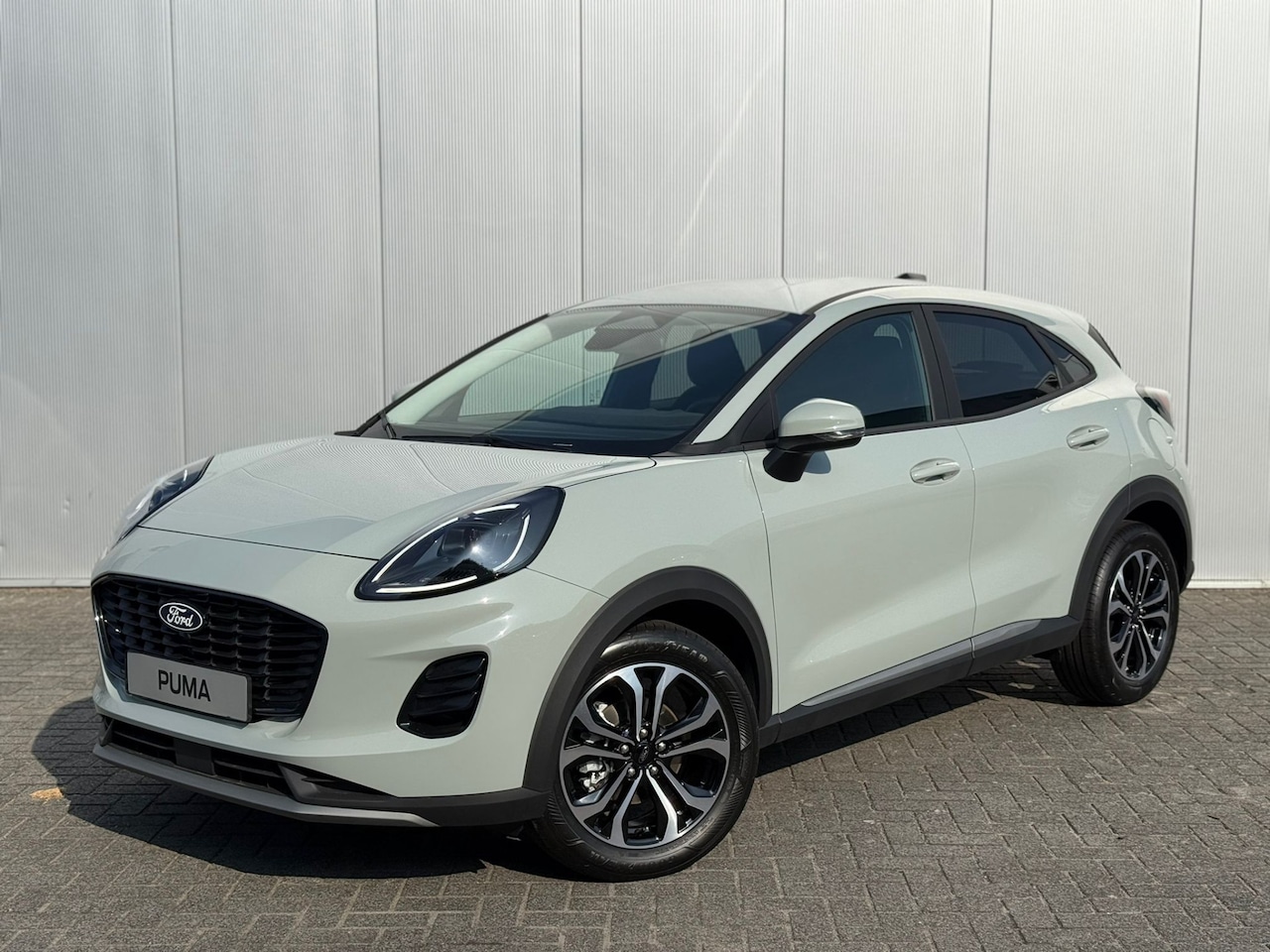 Ford Puma - EcoBoost Hybrid 125pk Titanium Automaat | LED | Cruise | Camera | Clima | Lm velgen | - AutoWereld.nl