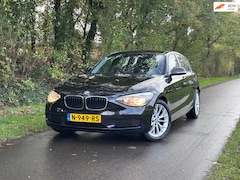 BMW 1-serie - 116i Business+ | Stoelverwarming + Airco Nu € 4.950,