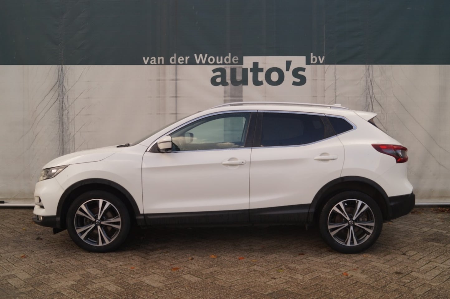 Nissan Qashqai - 1.3 DIG-T 140pk N-Connecta -PANO-ECC-CAM-TREKHAAK- - AutoWereld.nl