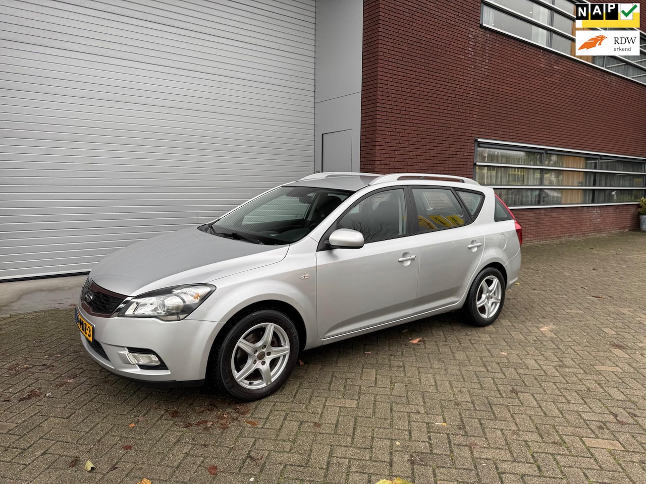 Kia Cee'd - 1.4 CVVT X-ecutive Airco Cruise Pdc Isofix Nap - AutoWereld.nl