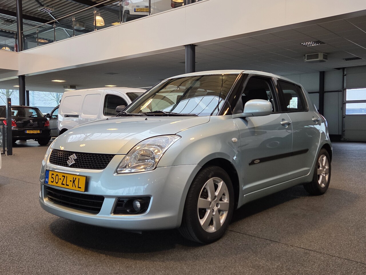 SUZUKI SWIFT