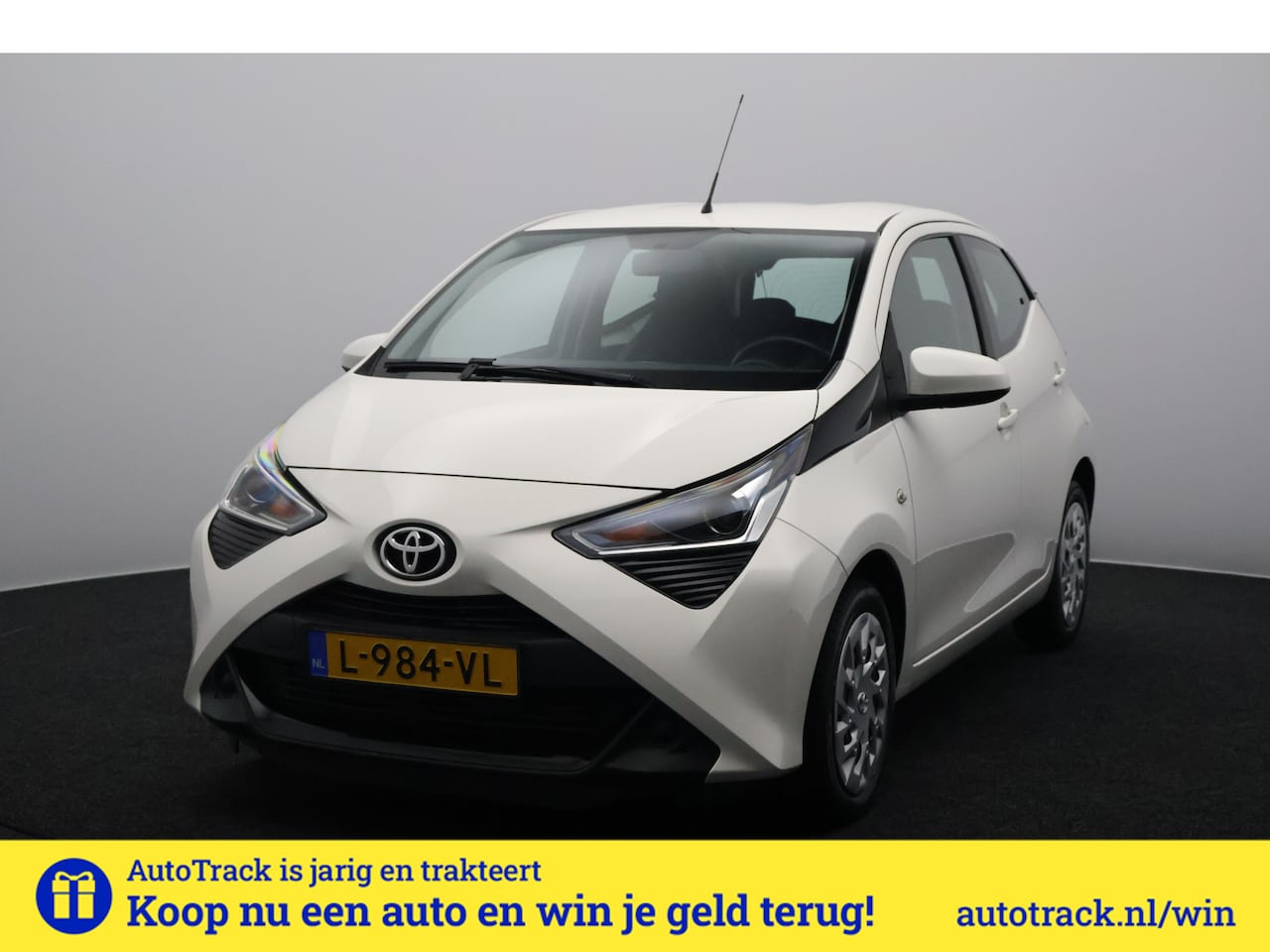 Toyota Aygo - 1.0 VVT-i x-play | Cruise | Camera | DAB | Carplay&Android | Airco - AutoWereld.nl