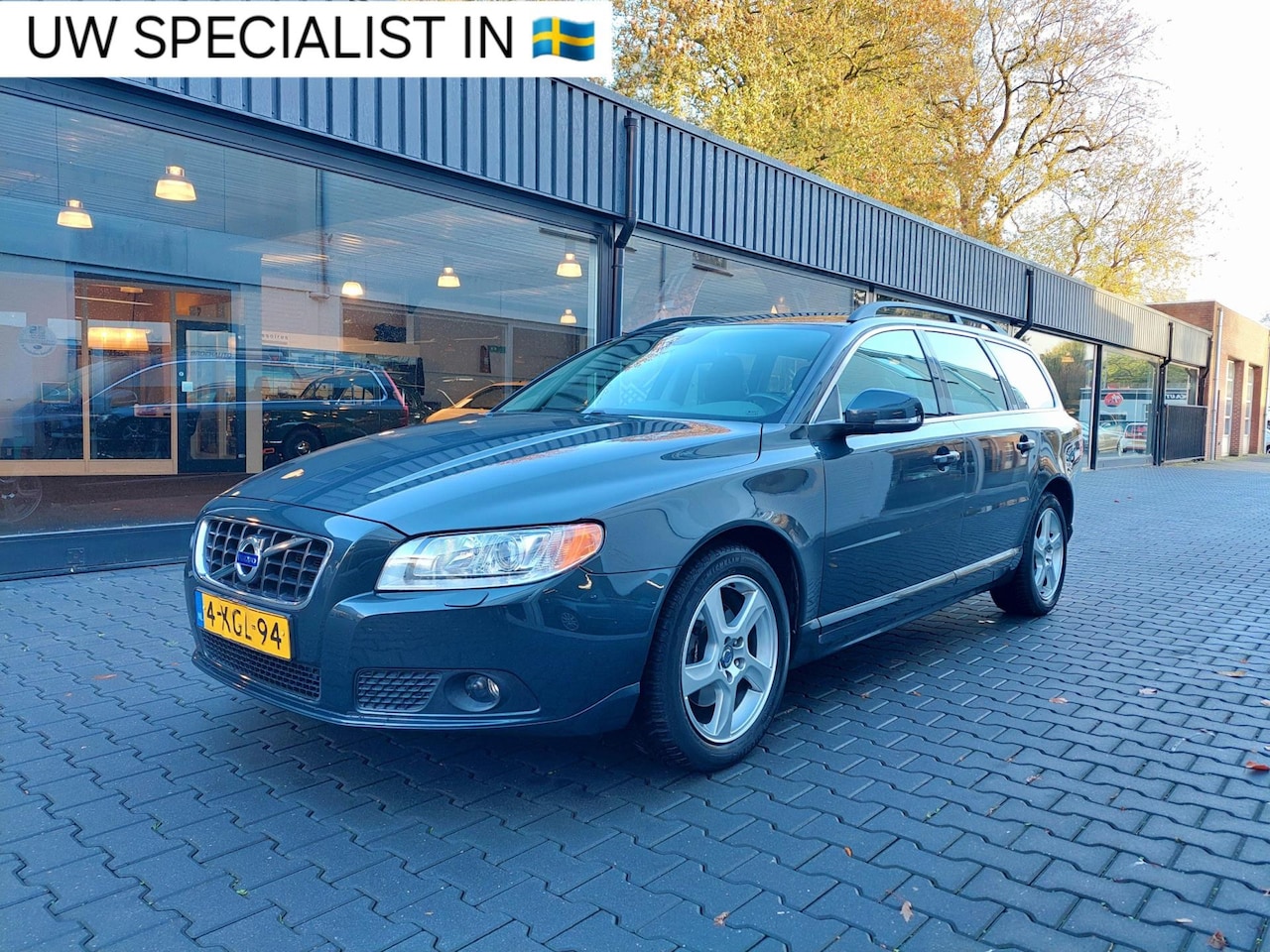 Volvo V70 - 1.6 T4 Momentum Dealer onderhouden Leer Xenon Navi Telefoon Stoelverwarming Trekhaak 17 in - AutoWereld.nl