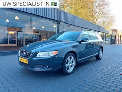 Volvo V70 - 1.6 T4 Momentum Dealer onderhouden Leer Xenon Navi Telefoon Stoelverwarming Trekhaak 17 in