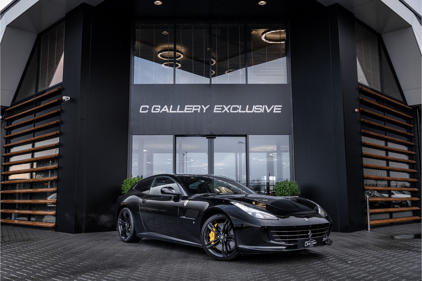 Ferrari GTC4 - Lusso T 3.9 V8 - Nero Daytona | Passenger Display | Lift | Stoelkoeling | Memory - AutoWereld.nl