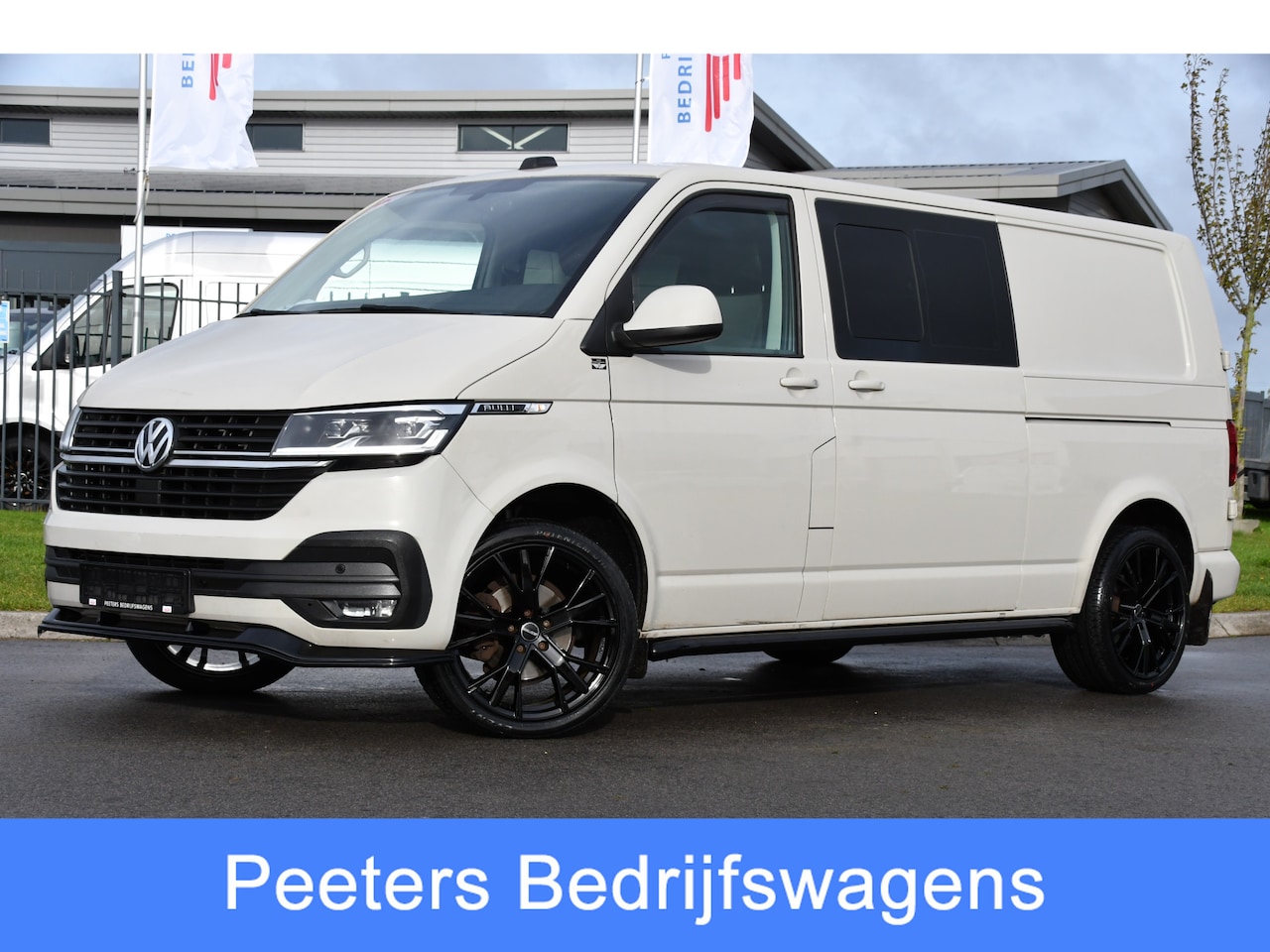 Volkswagen Transporter - 2.0 TDI L2H1 32 DC Bulli Virtual, Adaptieve Cruise, Carplay, LED, Leder, 150pk, Automaat, - AutoWereld.nl