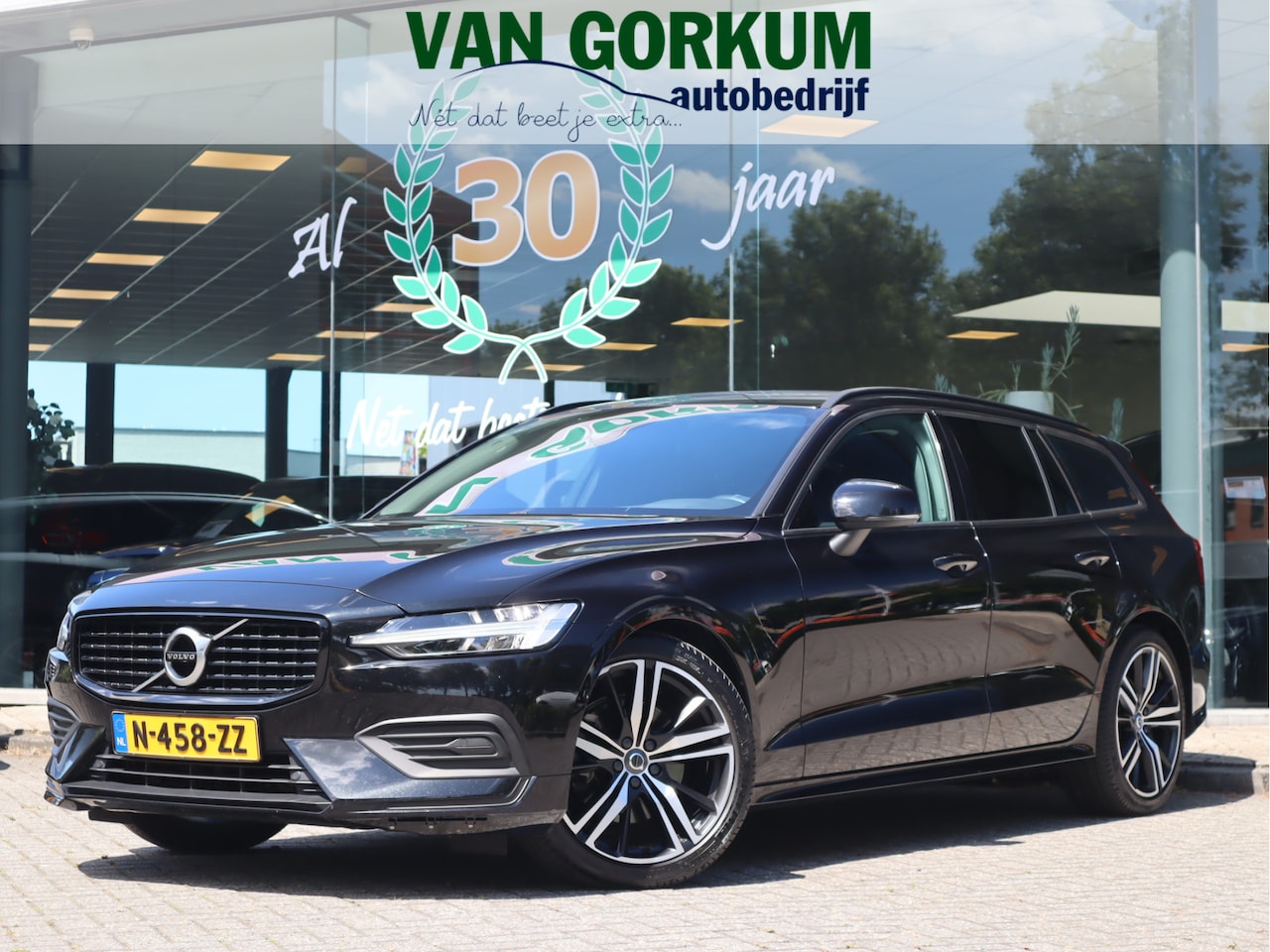 Volvo V60 - 2.0 B3 Momentum / Bodykit / Sportstoelen - AutoWereld.nl