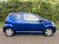 Toyota Aygo - 1.0-12V Sport all-season banden / Toyota Aygo 1.0 12V Vvt-i 3DRS MMT 2007 Blauw