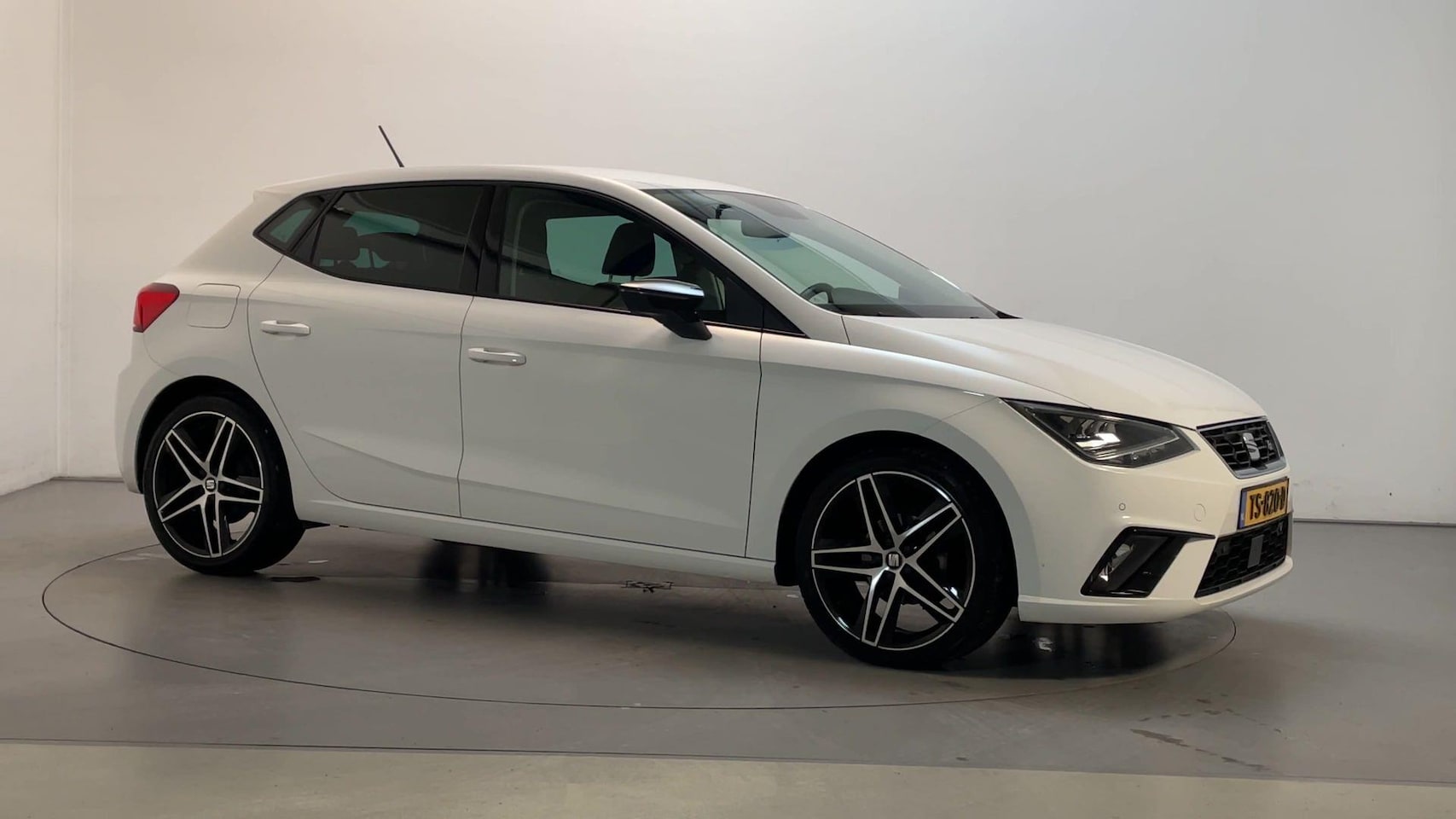 SEAT Ibiza - 1.0 TSI FR Business Intense Adaptive Cruise Navigatie Camera App-Connect - AutoWereld.nl