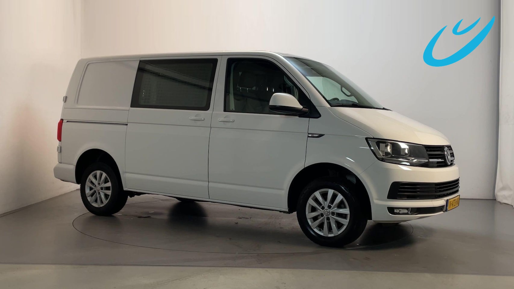 Volkswagen Transporter - 2.0 TDI 150pk 3-zits DSG L1H1 Highline Camera Navigatie DAB+ Cruise Control - AutoWereld.nl