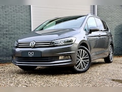 Volkswagen Touran - 1.4 TSI Highline 7p | XENON | NAVIGATIE | CARPLAY | TREKHAAK | STOELVERWARMING