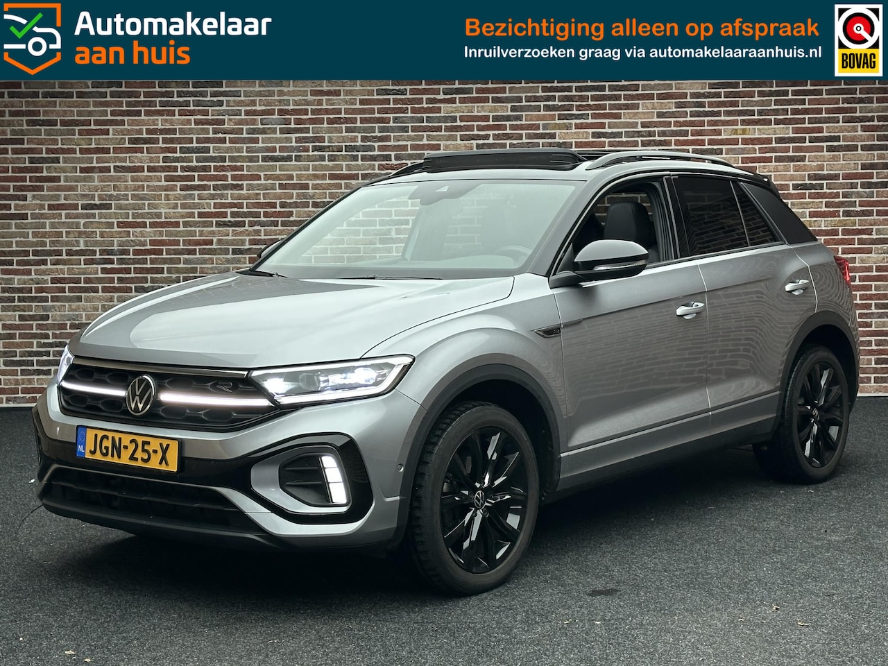 Volkswagen T-Roc - 1.5 TSI R-Line Panorama IQ Black Edition Virtual - AutoWereld.nl