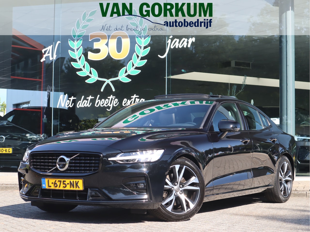 Volvo S60 - 2.0 B3 R-Design / Panoramadak - AutoWereld.nl