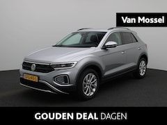 Volkswagen T-Roc - 1.0 TSI Life Edition | 115 PK | 17 inch velgen | Parkeersensoren | Navigatie | Stoelverwar