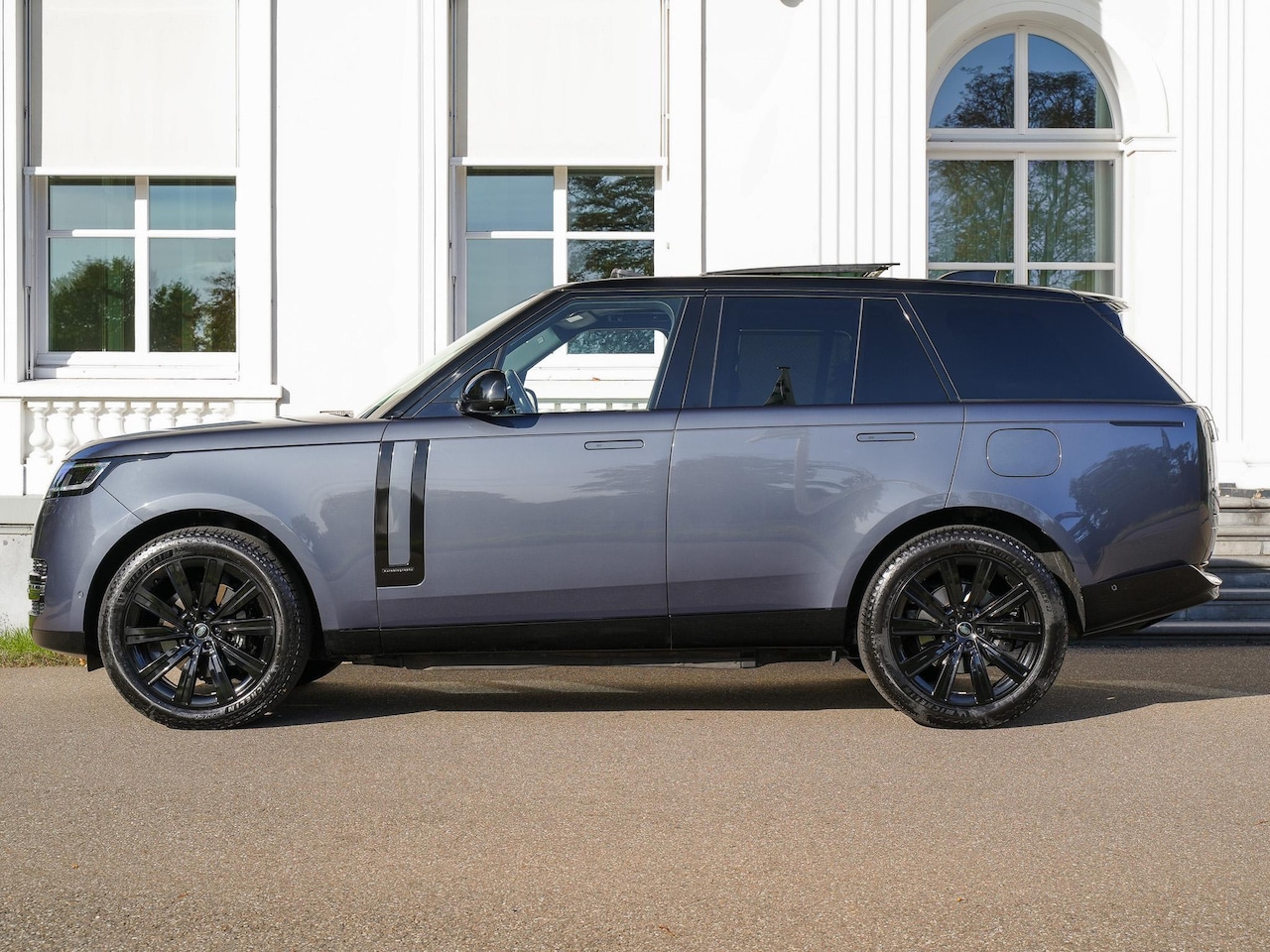 Land Rover Range Rover - 3.0 P460e Autobiography PHEV | Pano | 4 wheel besturing | Head-up | Soft close | Meridian - AutoWereld.nl
