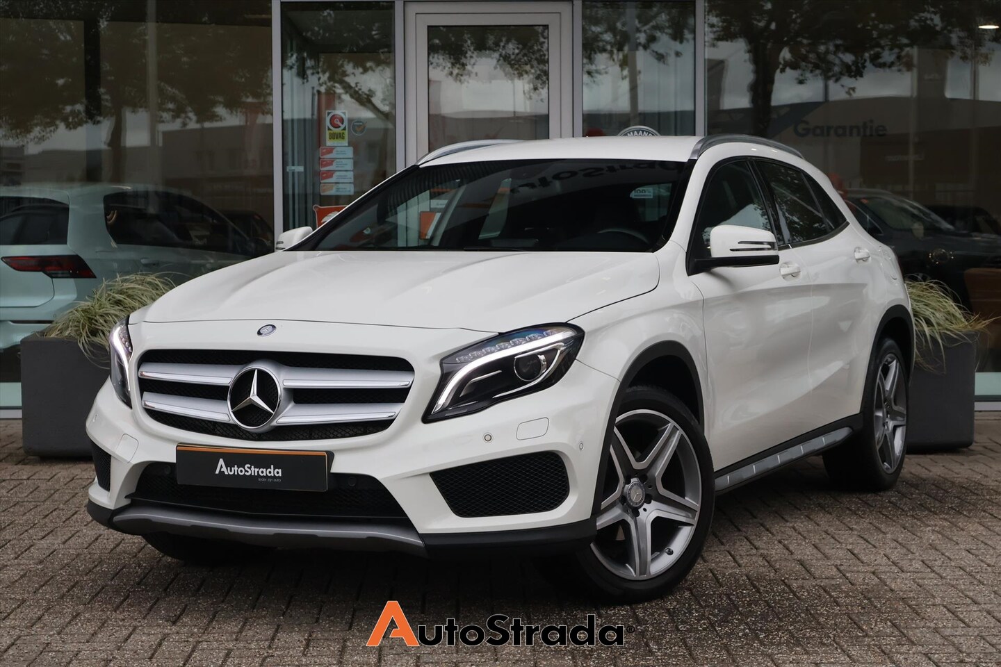 Mercedes-Benz GLA-Klasse - GLA200 AMG-LINE | Cruise | Airco | Navi | LED | Stoelverwarming | Sensoren | Trekhaak - AutoWereld.nl