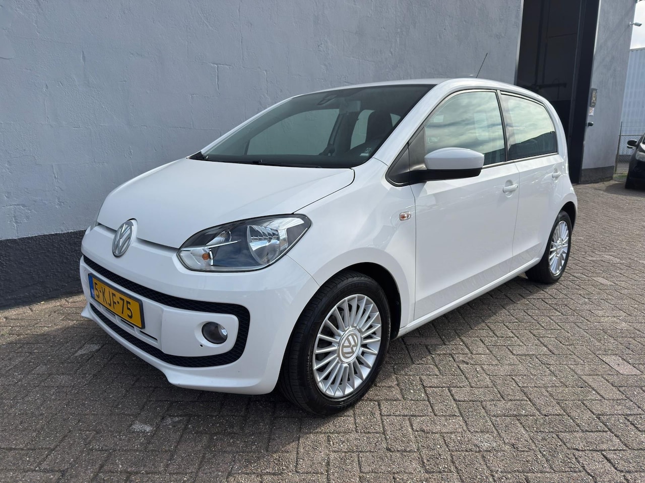Volkswagen Up! - 1.0 high up! BlueMotion - Airco - Trekhaak - AutoWereld.nl