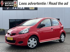Toyota Aygo - 1.0-12V Access 5-DRS SCHAKELT IETS STROEF