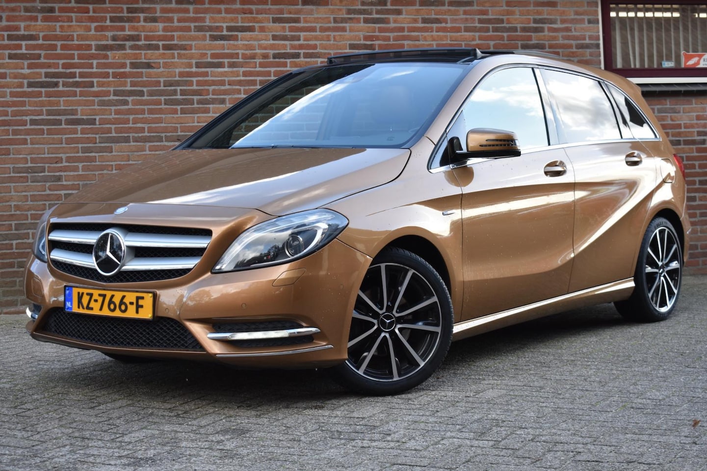 Mercedes-Benz B-klasse - 200 Ambition '12 Pano Leder Clima Navi Cruise Xenon Inruil mogelijk - AutoWereld.nl