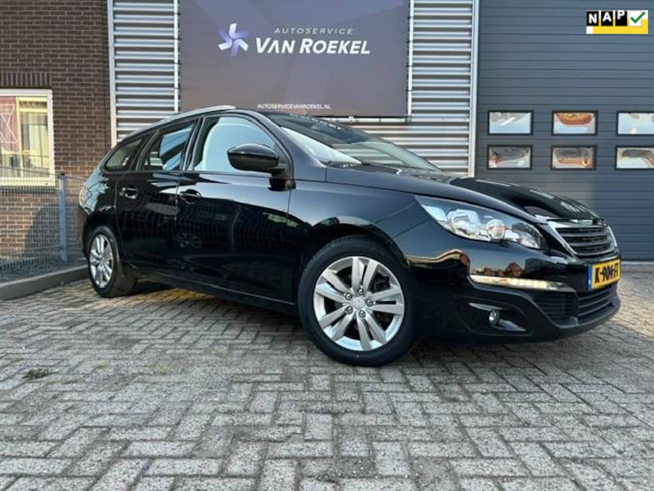 Peugeot 308 SW - 1.2 PureTech Active Volledige Onderhoudshistorie aanwezig, 2 sleutels, All Season banden - AutoWereld.nl