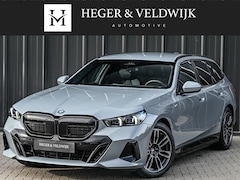 BMW 5-serie Touring - 530e xDrive M-SPORT | 360 CAMERA | ICONIC GRILL | HEAD-UP | ADAPTIVE LED | AMBIANCE VERLIC