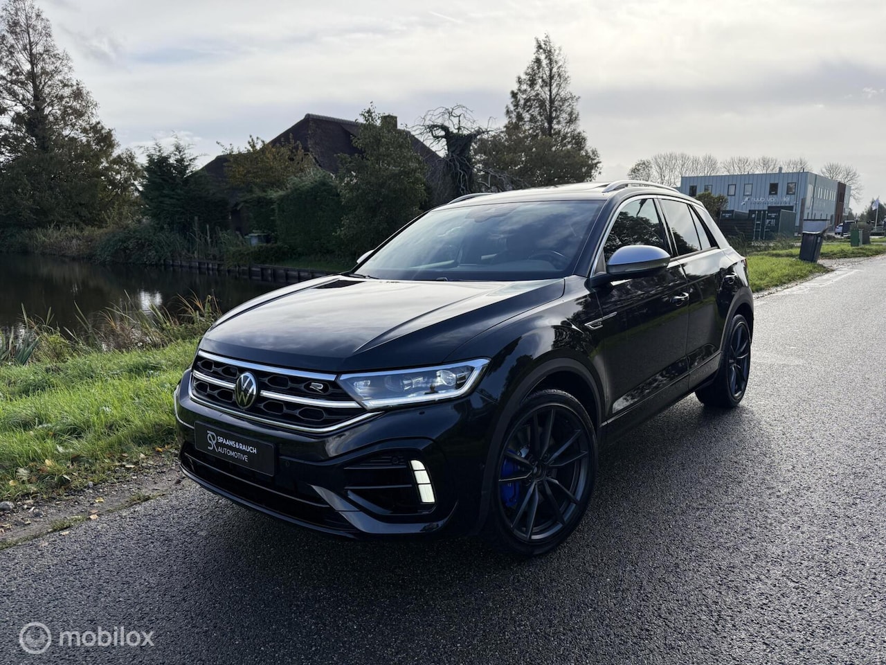 Volkswagen T-Roc - 2.0 TSI 4Motion R / Akra / Pano / IQ Light - AutoWereld.nl