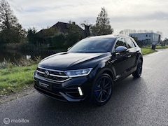 Volkswagen T-Roc - 2.0 TSI 4Motion R / Akra / Pano / IQ Light