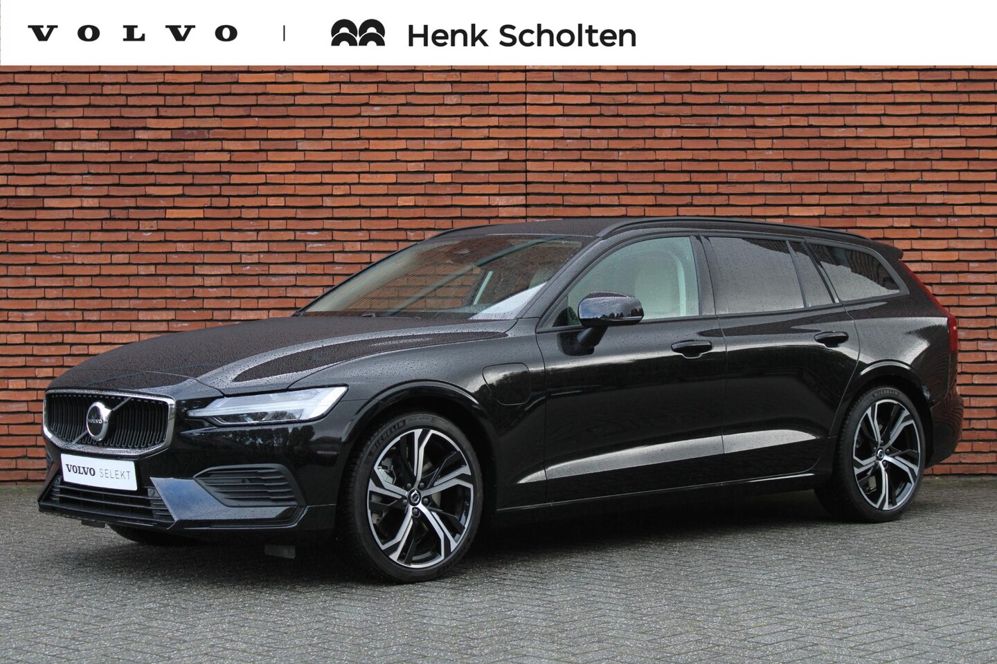 Volvo V60 - T6 Plug-in hybrid AWD Essential | Achteruitrijcamera | Stoelen in Leder uitgevoerd | Voors - AutoWereld.nl