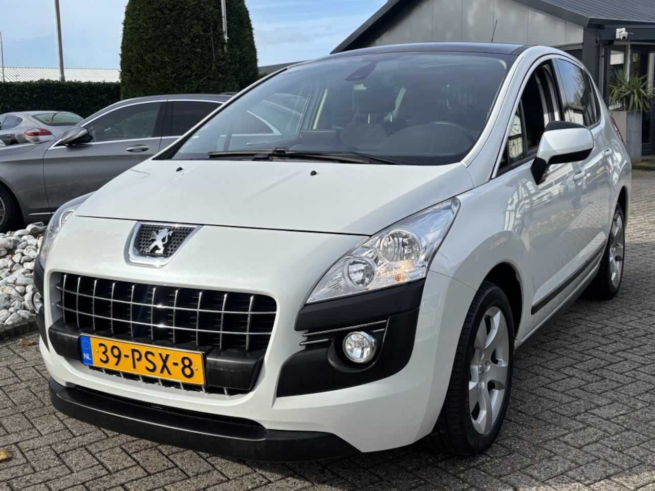 Peugeot 3008 - 1.6 Benzine Automaat Wit Panoramadak Hoogzitter - AutoWereld.nl