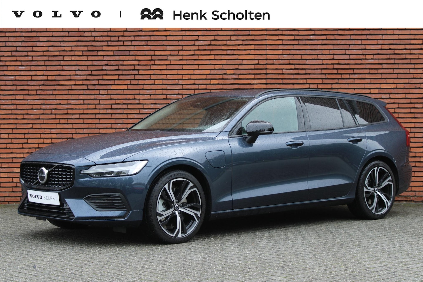 Volvo V60 - T6 Plug-in hybrid AWD Core | Verwarmbare voorstoelen | Verwarmbaar stuurwiel | Verwarmbare - AutoWereld.nl