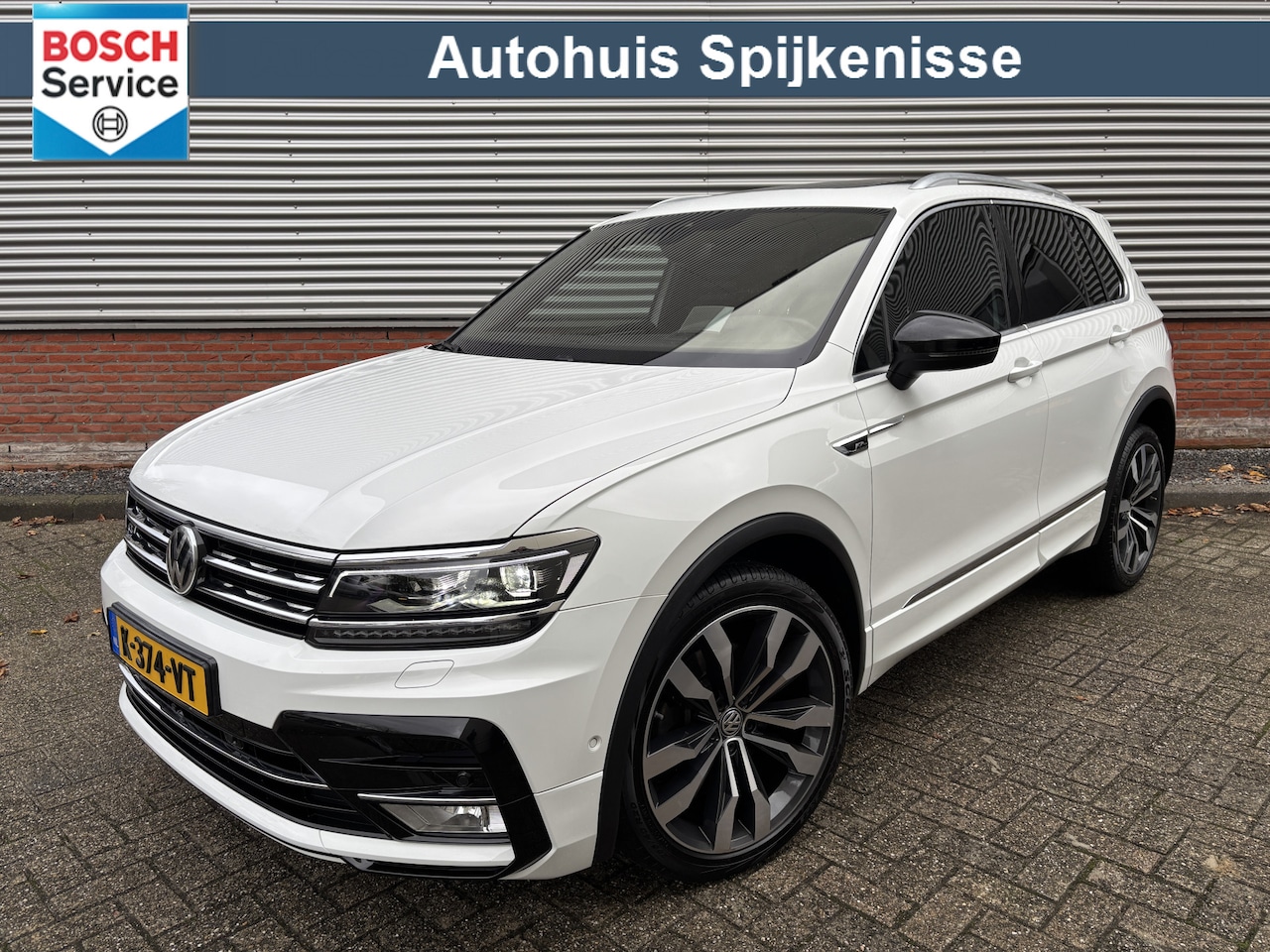 Volkswagen Tiguan - 2.0 TSI 4Motion Highline | VOL | R-Line | Panorama | HUD | LED | Dealer Onderhouden | - AutoWereld.nl