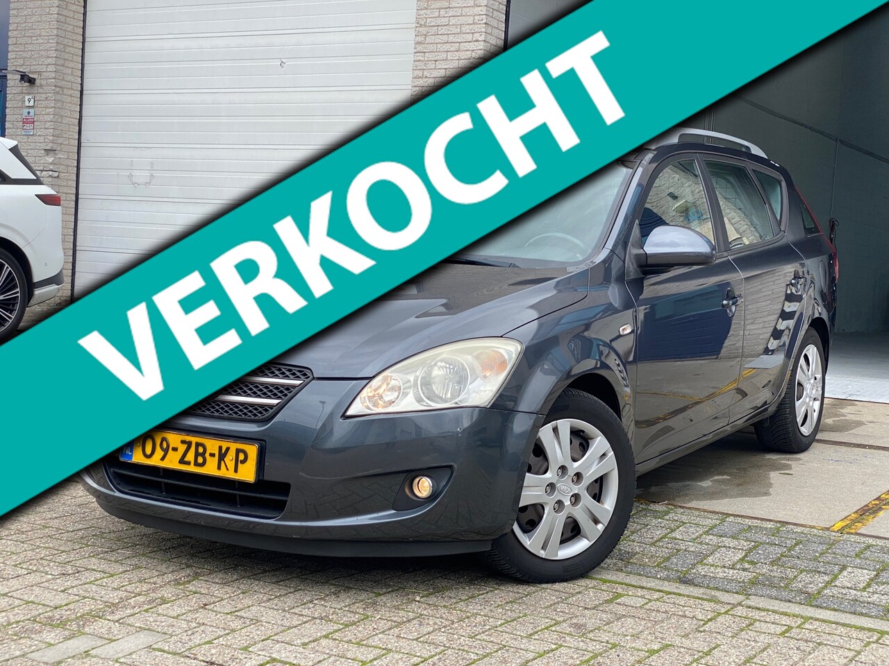 Kia Cee'd Sporty Wagon - 2.0 X-ecutive/AUTOMAAT/nap/ 1e EIG/ dealeronderhouden/ 1jaar apk/airco/ navi/ pdc. - AutoWereld.nl
