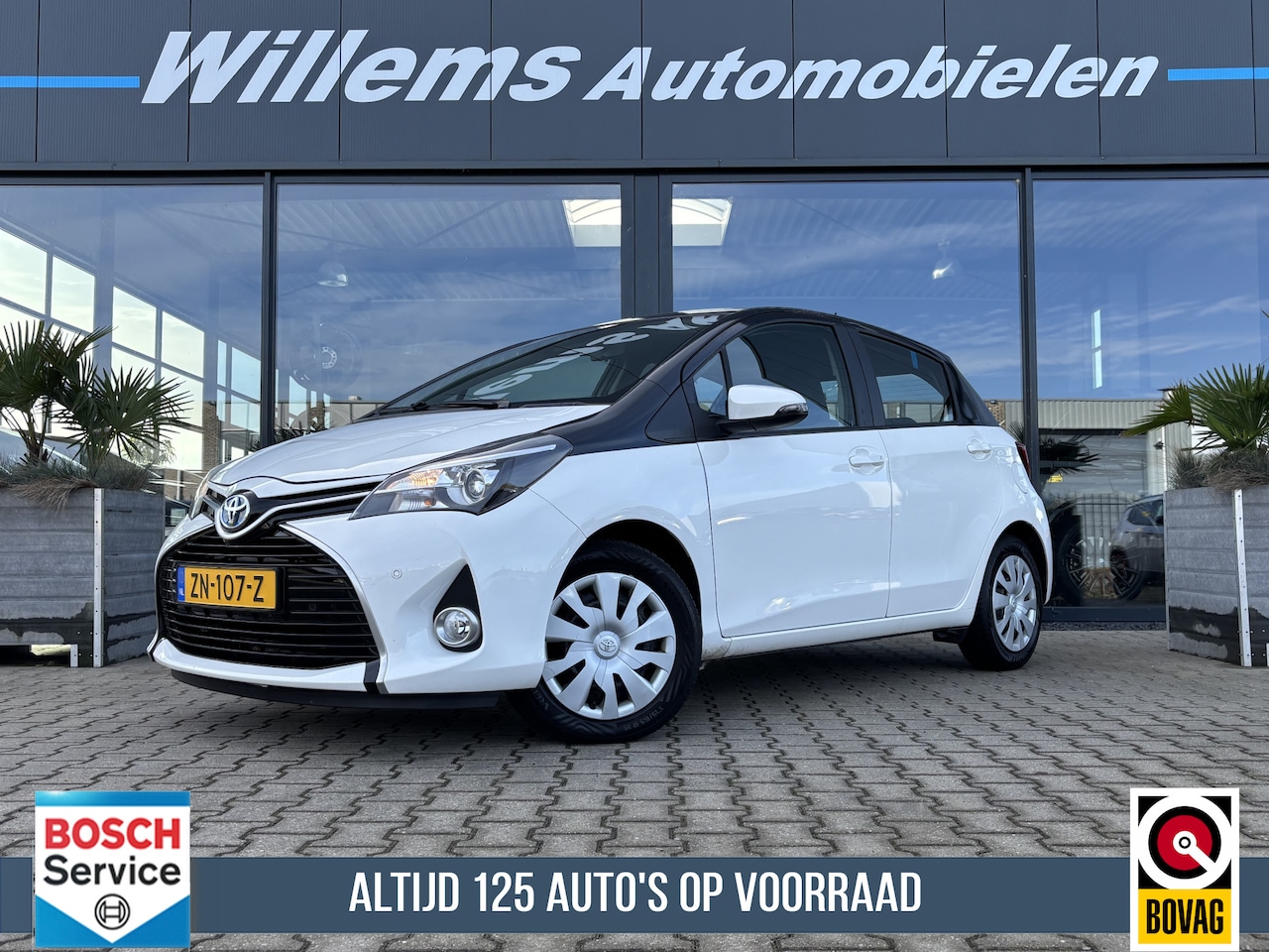 Toyota Yaris - 1.5 Hybrid Trend Bi-Tone Cruise Control, Climate Control & Camera - AutoWereld.nl