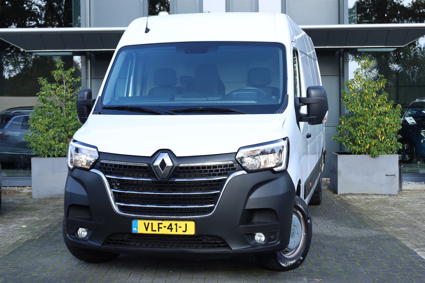 Renault Master - T35 2.3 dCi 135 L3H2 Comfort | Airco | Cruise - AutoWereld.nl