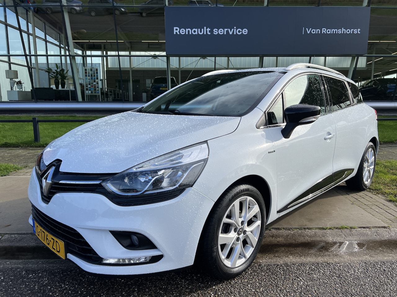 Renault Clio Estate - 0.9 TCe Limited / Apple Carplay - Android Auto / Parkeersensoren. Achter / Airco / 16'' LM - AutoWereld.nl