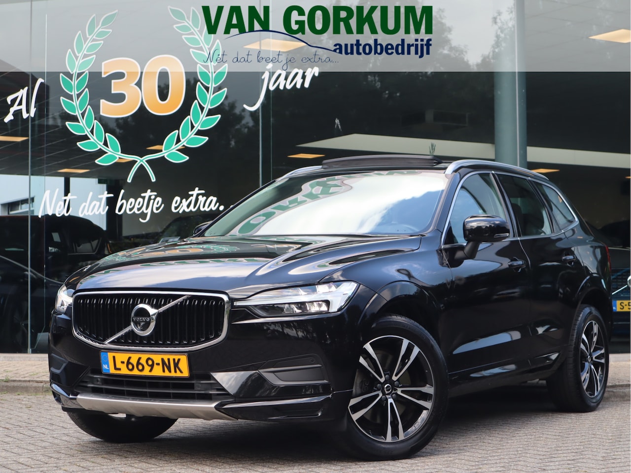 Volvo XC60 - 2.0 B5 250 PK Momentum Exclusive / Panoramadak - AutoWereld.nl