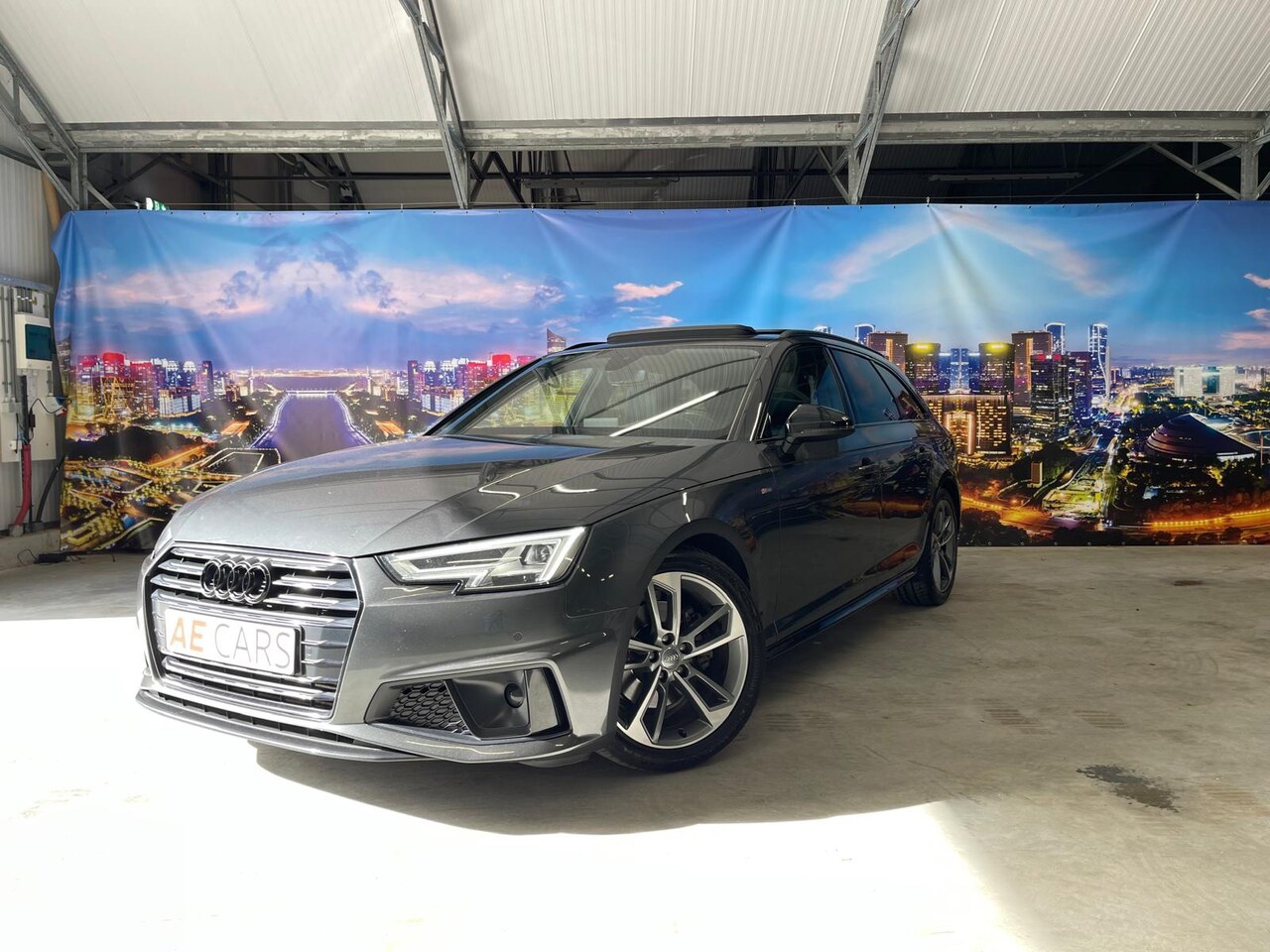 Audi A4 Avant - 40 TFSI Sport S line black edition Pano Leer Navi - AutoWereld.nl