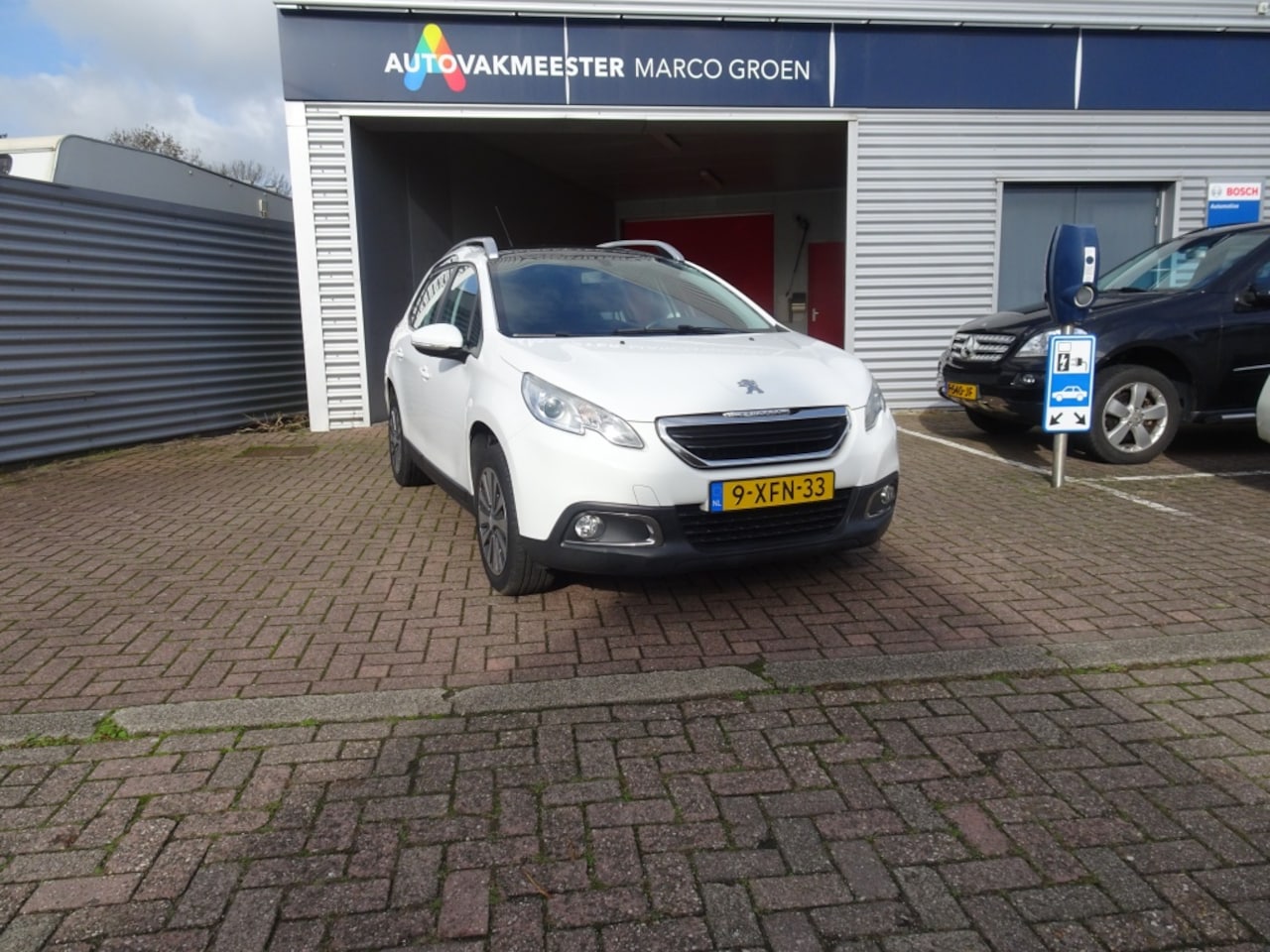 Peugeot 2008 - Automaat, trekhaak 1.2 VTi Act. Pack Pr - AutoWereld.nl