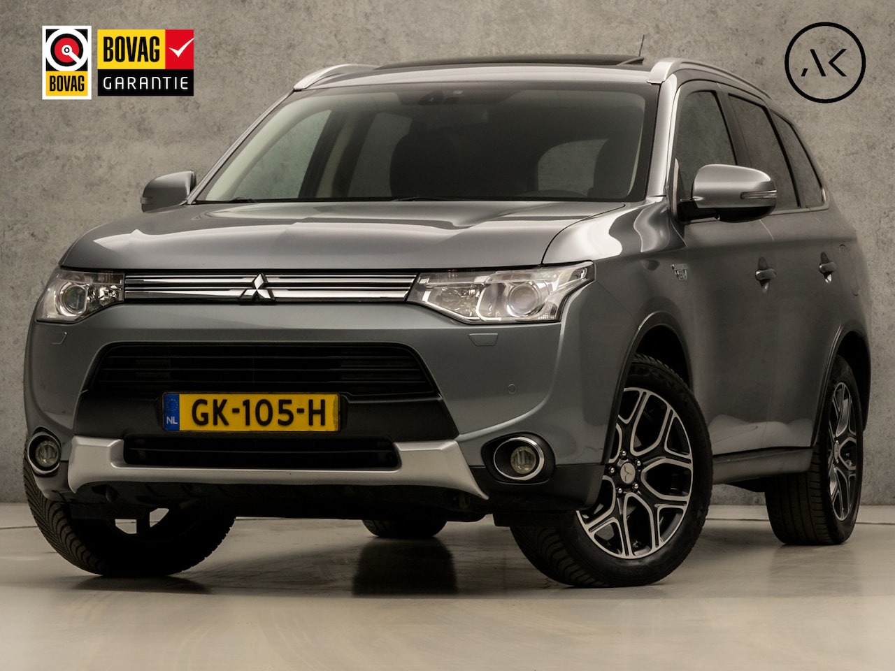 Mitsubishi Outlander - 2.0 PHEV X-Line 204Pk Automaat (SCHUIFDAK, NAVIGATIE, CAMERA, LEDEREN SPORTSTOELEN, STOELV - AutoWereld.nl