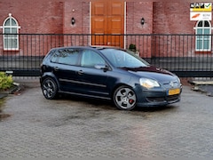 Volkswagen Polo - 1.4 TDI Trendline BlueMotion / AIrco / Xenon / LED / Sportief