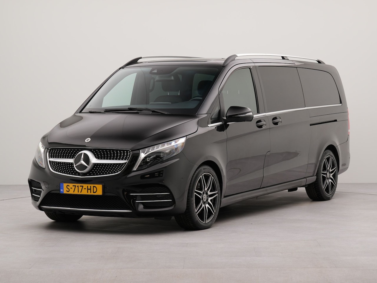 Mercedes-Benz V-klasse - 300d Extra Lang Avantgarde Edition 8 pers | Navigatie | Voorstoelen Verwarmd | Parkeersens - AutoWereld.nl