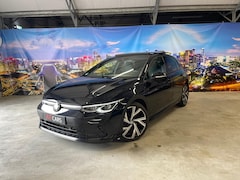 Volkswagen Golf - 1.5 eTSI R-Line 150pk 2023 DSG Automaat R-Line Pano IQ Camera