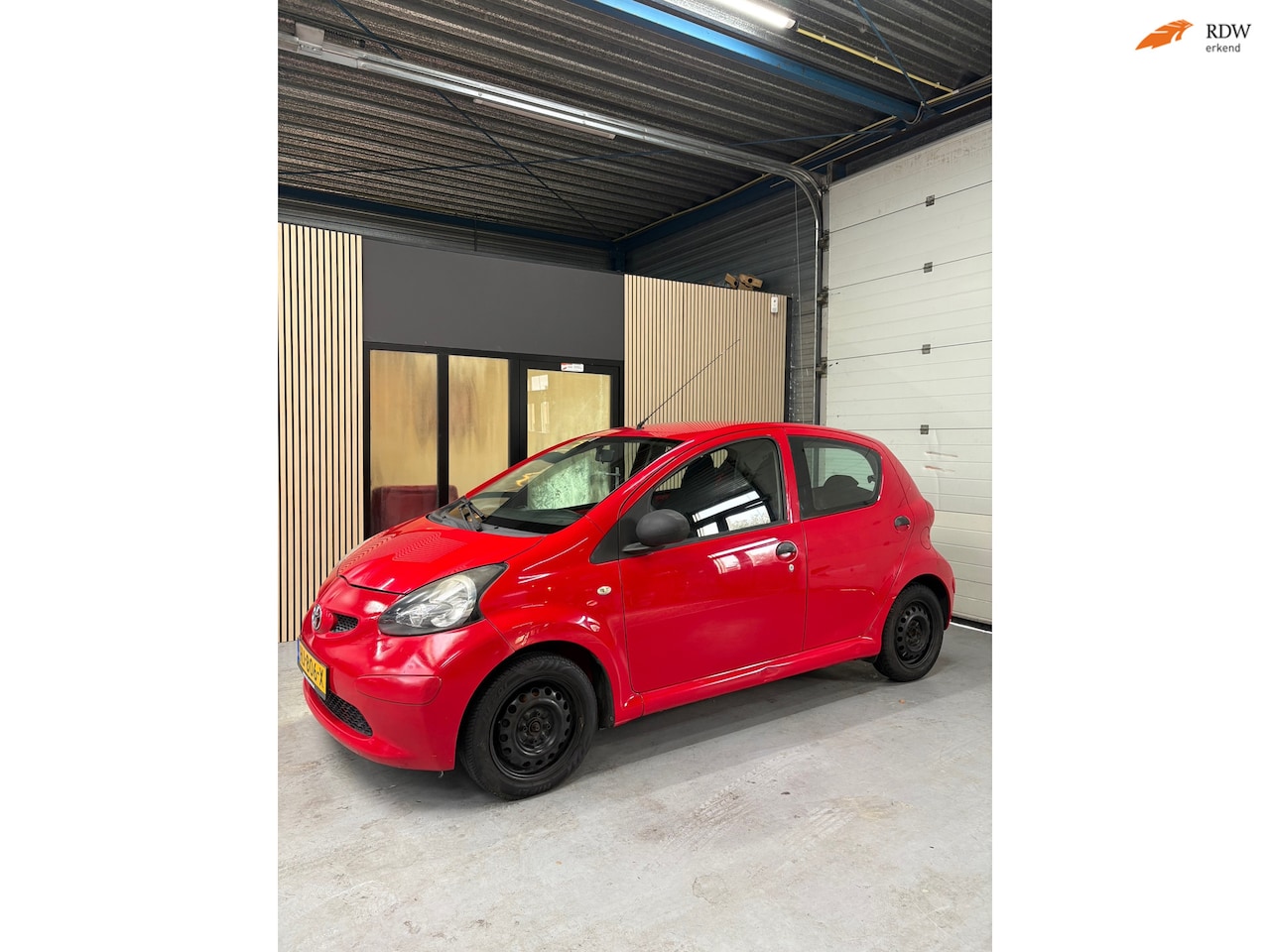 Toyota Aygo - 1.0-12V 5-deurs rood - AutoWereld.nl