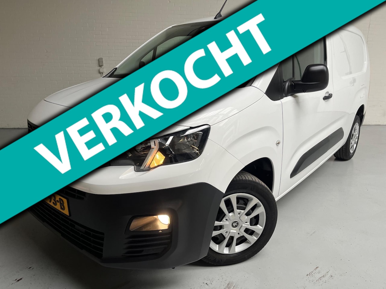 Peugeot Partner - L2H1 1.5 BlueHDI 100PK euro6 Premium Long 3PERSOONS, Airco, Camera, CruiseControl, RIJKLAA - AutoWereld.nl