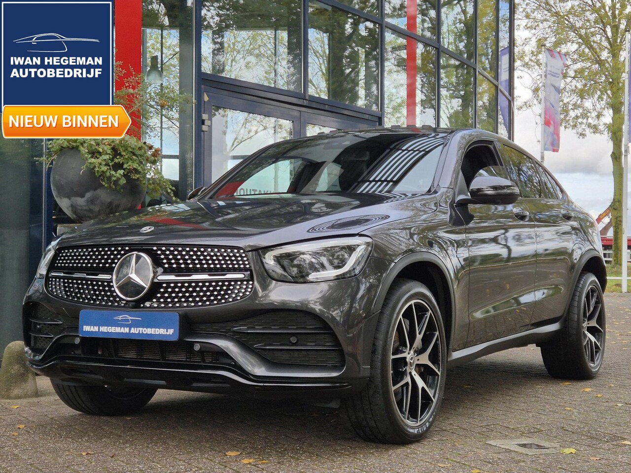 Mercedes-Benz GLC-klasse Coupé - AMG 300e 4MATIC | Schuif / kanteldak | Wegkl. Trekhaak | Navigatie | Parkeersensoren + Cam - AutoWereld.nl